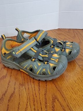 Merrell Kids Olive Green and Yellow Closed-Toe Sport Sandals Sz 13